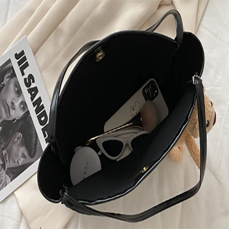 Women’s Simple Large-Capacity Shoulder Bag – Waterproof Tote for Daily Commuting