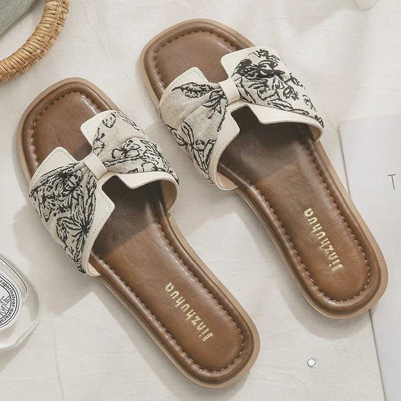 Soft Leather Flat Bottom Sandals Women's Outdoor Summer Fashionable Slippers Small Size Comfortable Home Slippers for Women