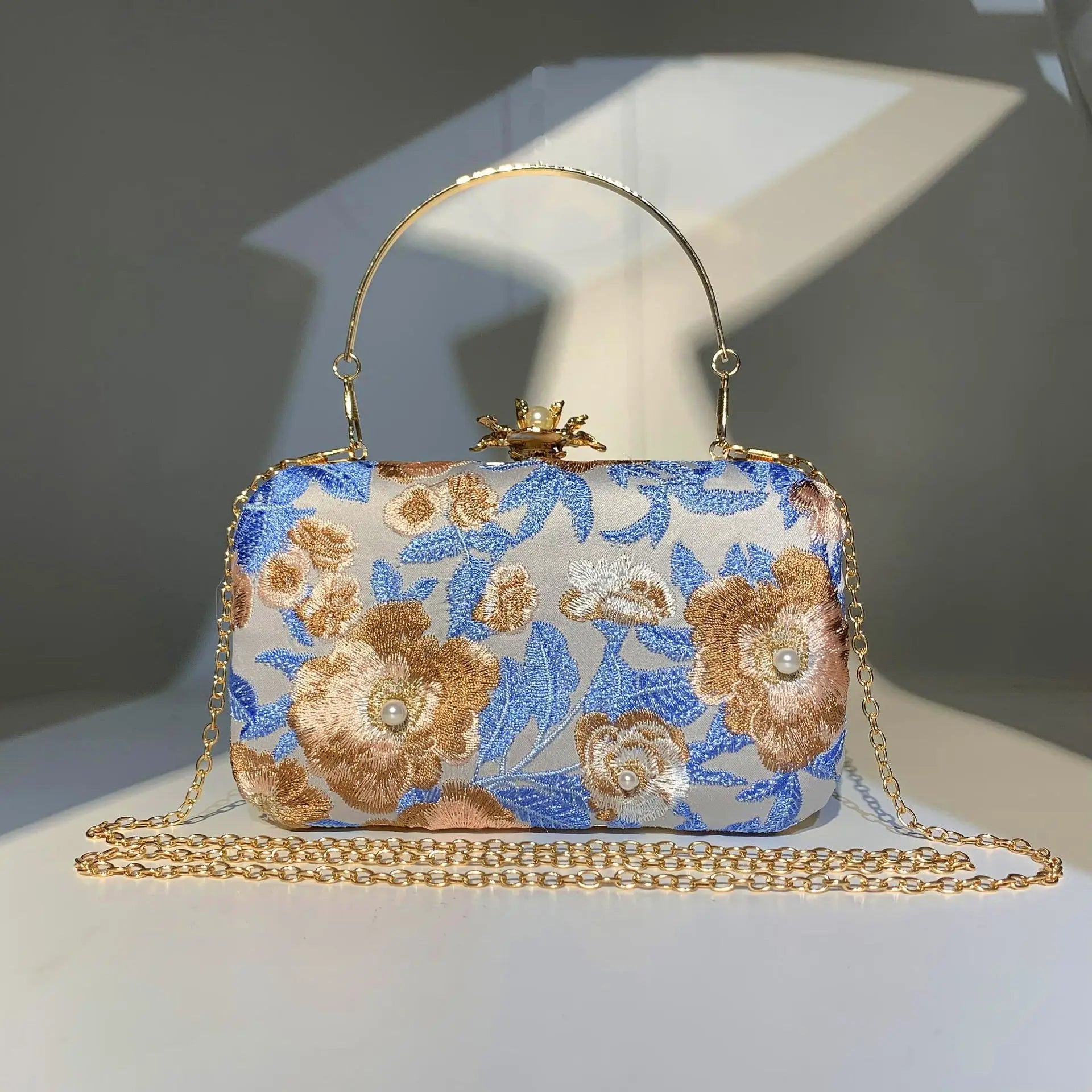 New Women's Embroidered Flower Evening Clutch Bag Diamond Ban  Cloud Shape Ladies Purse Spring 2025 Fashion Trend