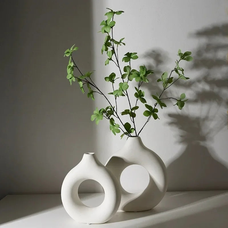 Simple Donut-Shaped Plastic Vase – Single Flower Pot