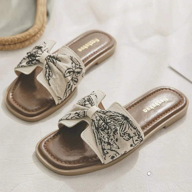 Soft Leather Flat Bottom Sandals Women's Outdoor Summer Fashionable Slippers Small Size Comfortable Home Slippers for Women