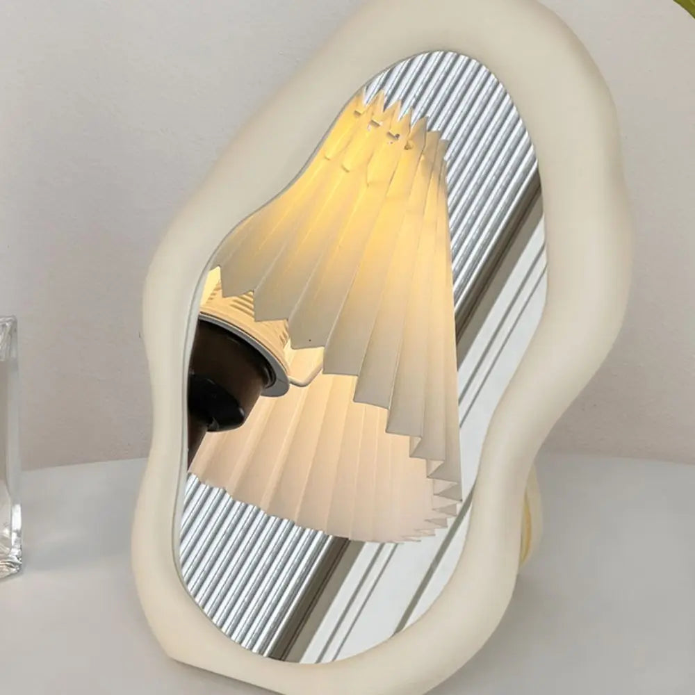 Cream Style Cloud-Shaped Makeup Mirror – 1pc