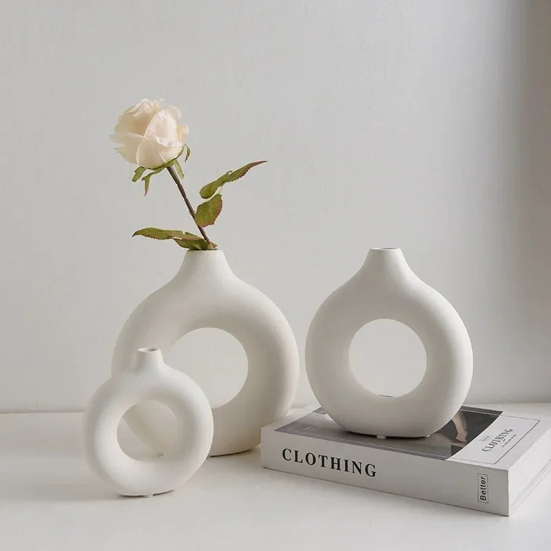 Simple Donut-Shaped Plastic Vase – Single Flower Pot