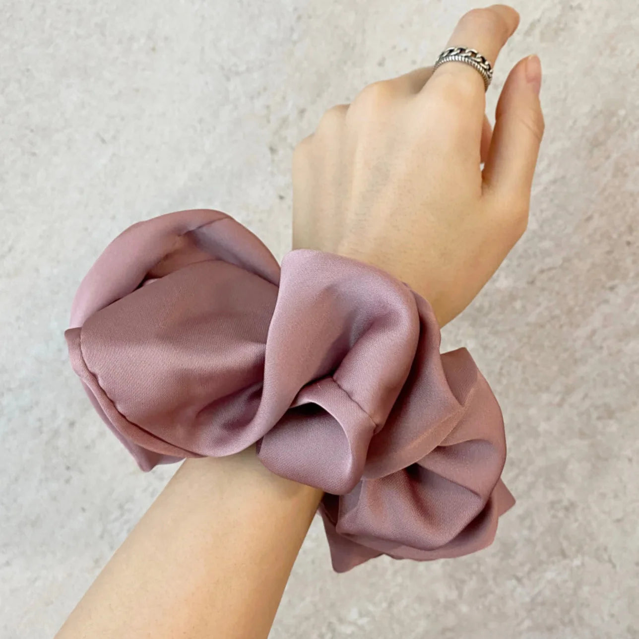Women Soild Color Oversized Satin Scrunchies Fashion Elastic Hair Ties Ponytail Holder Satin Scrunchie Hair Accessories