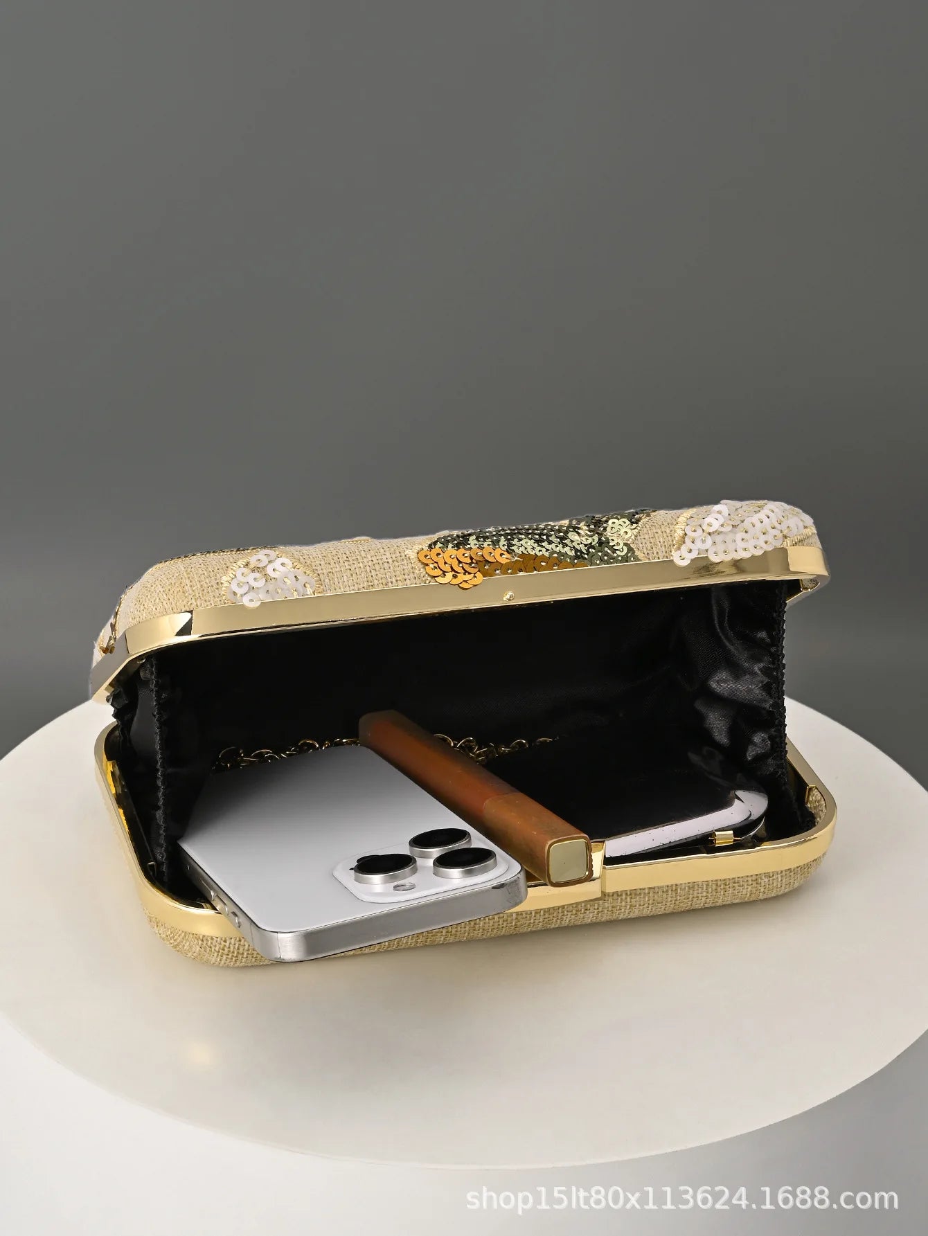 2026 Embroidery Dinner Bag Handmade Decal Sequins Clutch Bag Evening Bag Random Pattern