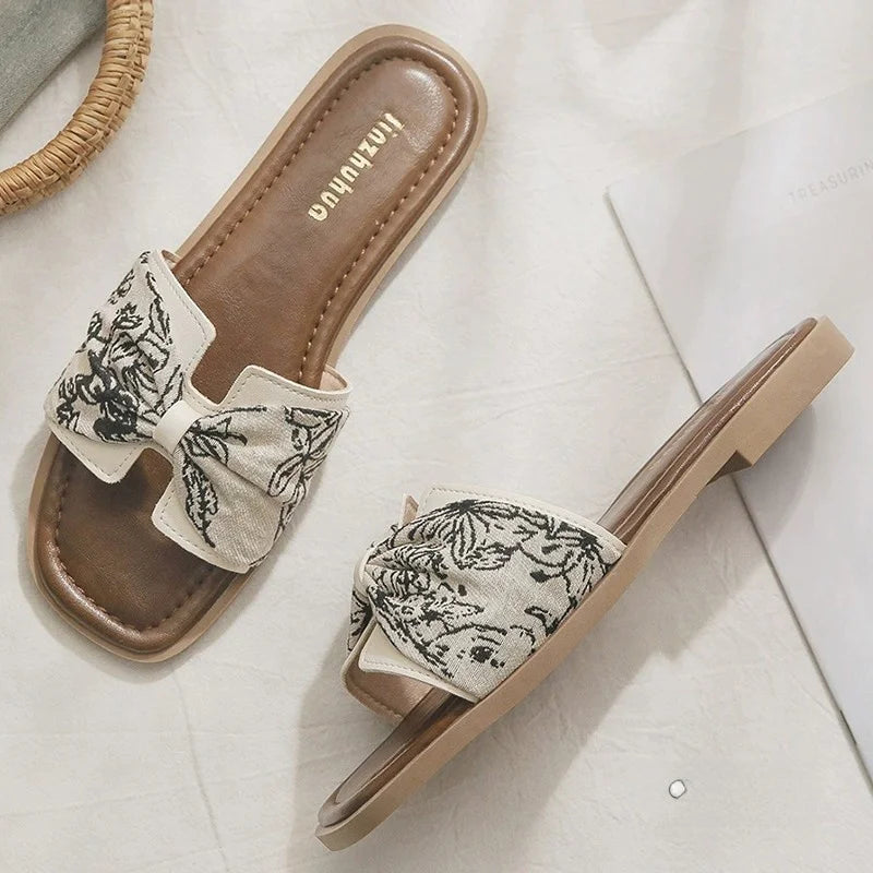 Soft Leather Flat Bottom Sandals Women's Outdoor Summer Fashionable Slippers Small Size Comfortable Home Slippers for Women