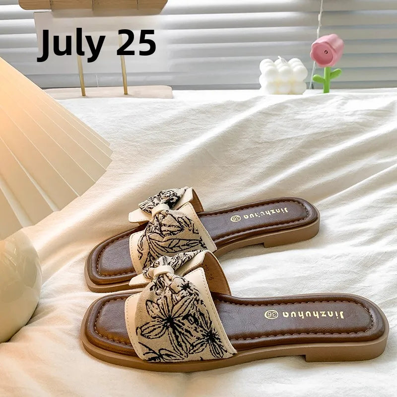 Soft Leather Flat Bottom Sandals Women's Outdoor Summer Fashionable Slippers Small Size Comfortable Home Slippers for Women