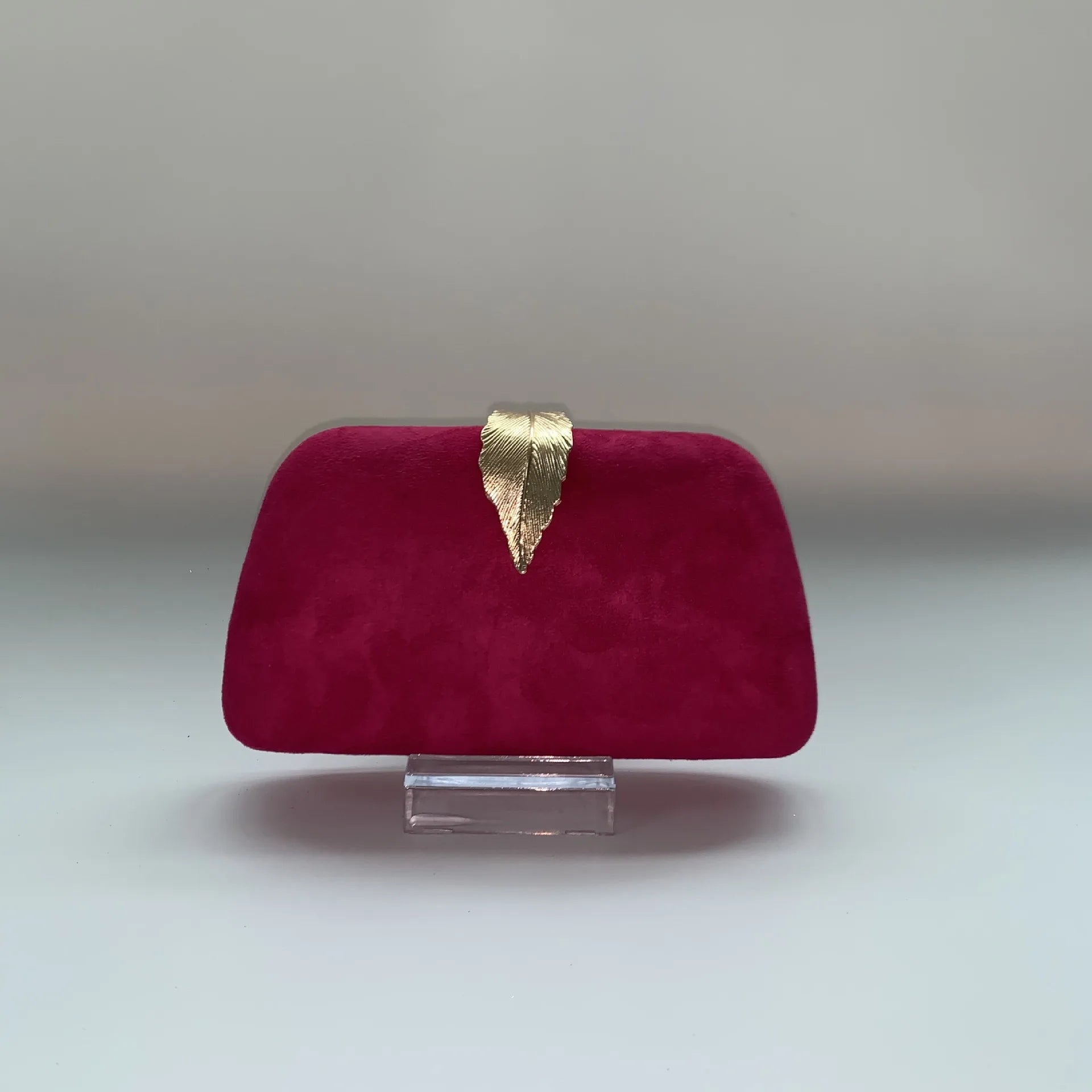 Elegant Evening Clutch Bag with Chain Strap in Acrylic for Women Suitable for Banquets And Cross-Border Events Hard Shell Squ...
