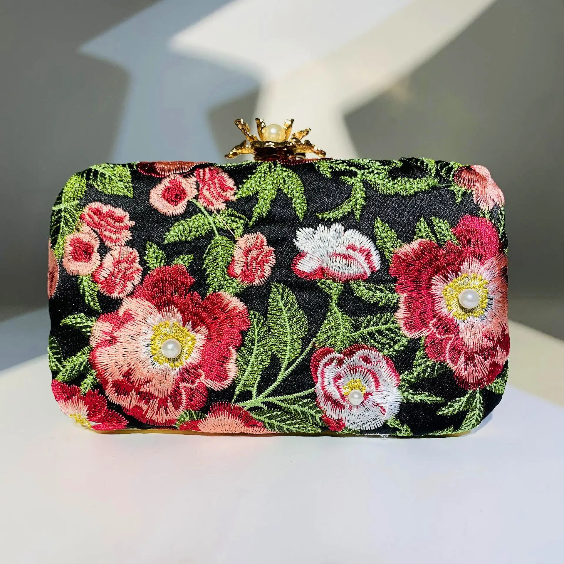 New Women's Embroidered Flower Evening Clutch Bag Diamond Ban  Cloud Shape Ladies Purse Spring 2025 Fashion Trend