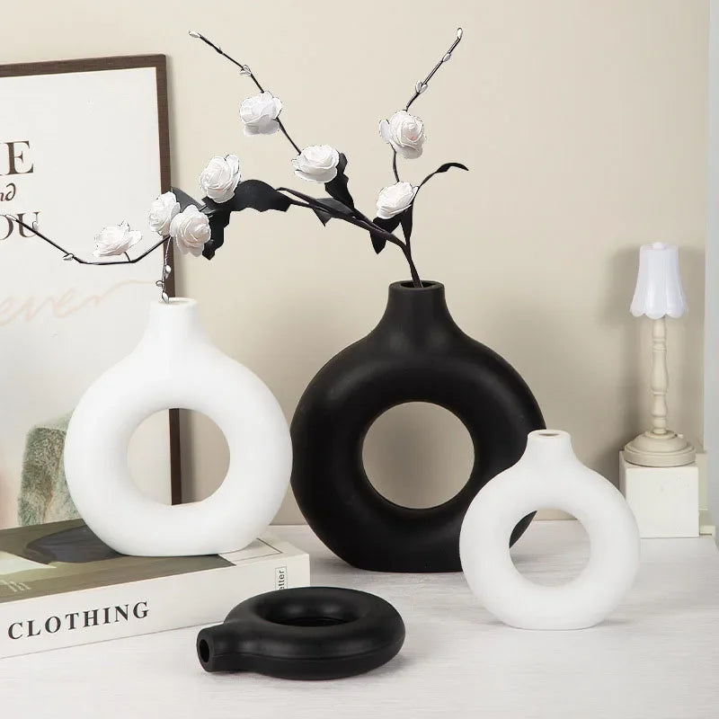 Simple Donut-Shaped Plastic Vase – Single Flower Pot