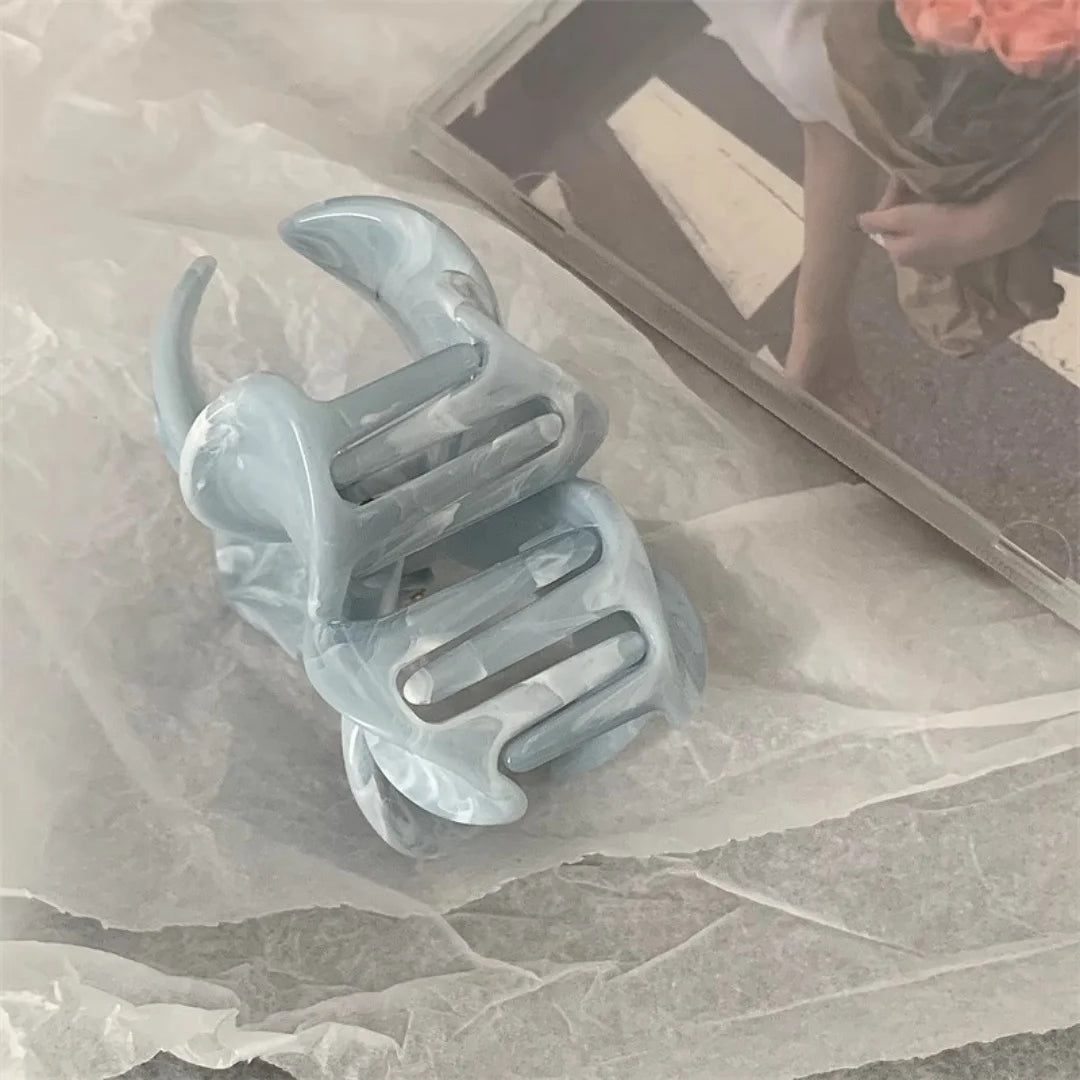 Tyrande Blunt Flower Grip Fresh and Sweet Egg Flower Back of Head Disc Hair Shark Clip Hair Ornament