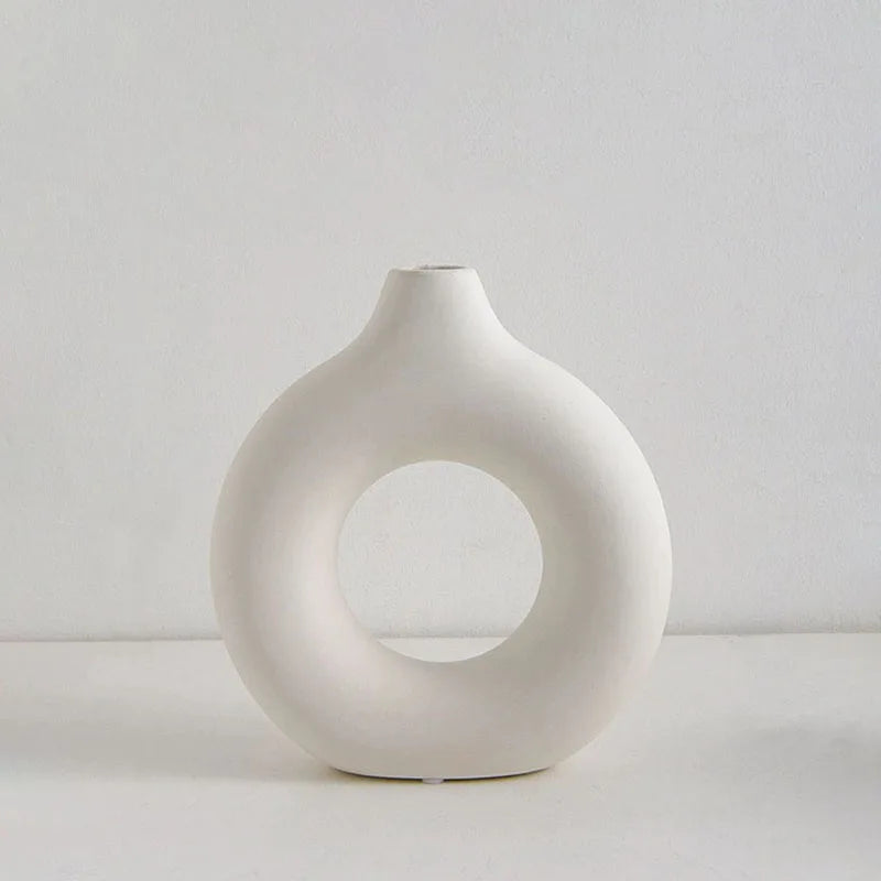 Simple Donut-Shaped Plastic Vase – Single Flower Pot