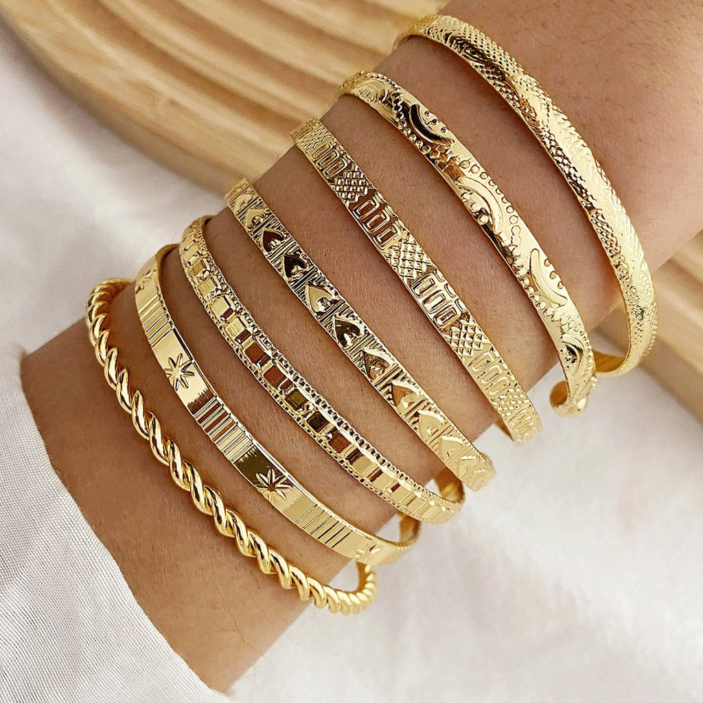 7 PCS Punk Gold Bracelet Set for Women – Goth Streetwear Open Bangles with Heart Metal Design (2024)