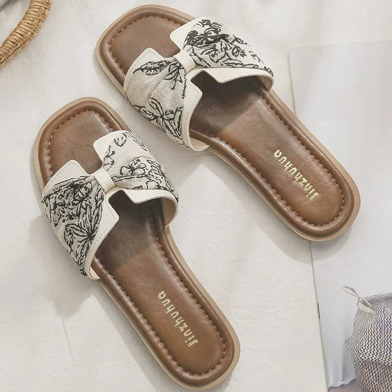 Soft Leather Flat Bottom Sandals Women's Outdoor Summer Fashionable Slippers Small Size Comfortable Home Slippers for Women