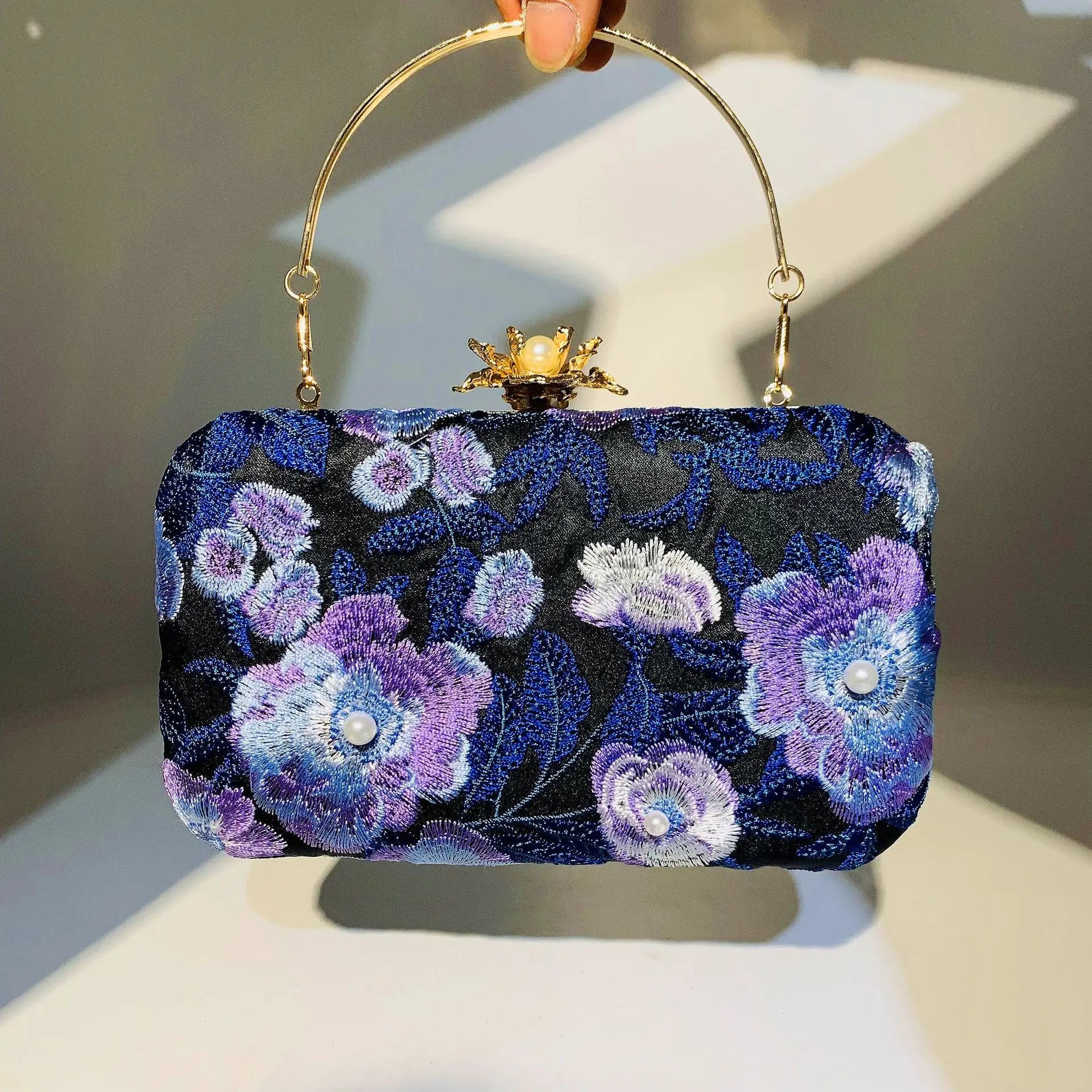 New Women's Embroidered Flower Evening Clutch Bag Diamond Ban  Cloud Shape Ladies Purse Spring 2025 Fashion Trend