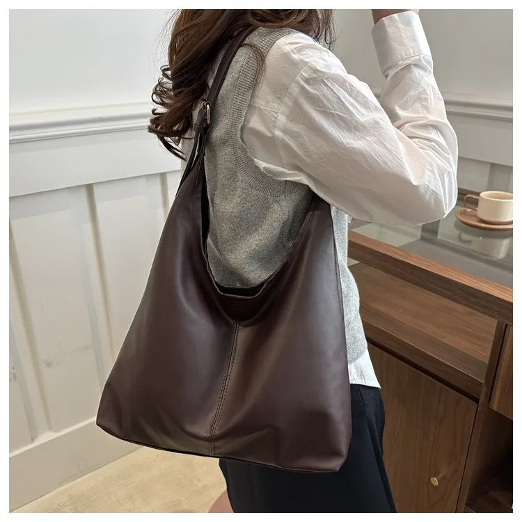 Large-Capacity Women’s Commuting Shoulder Bag – Winter 2025 Popular Solid Color, Simple & Versatile Fashion Bag