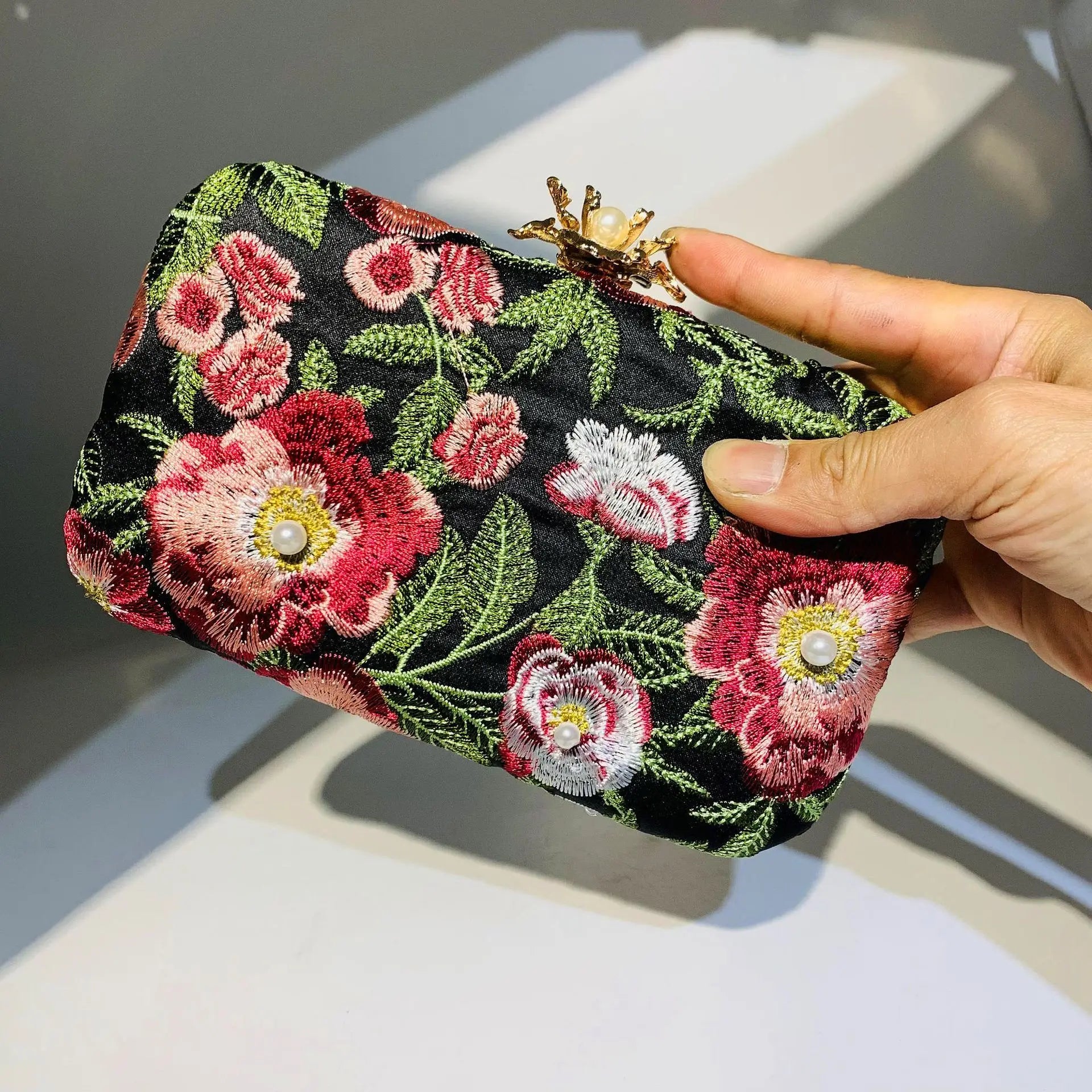 New Women's Embroidered Flower Evening Clutch Bag Diamond Ban  Cloud Shape Ladies Purse Spring 2025 Fashion Trend