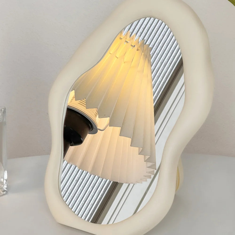 Cream Style Cloud-Shaped Makeup Mirror – 1pc