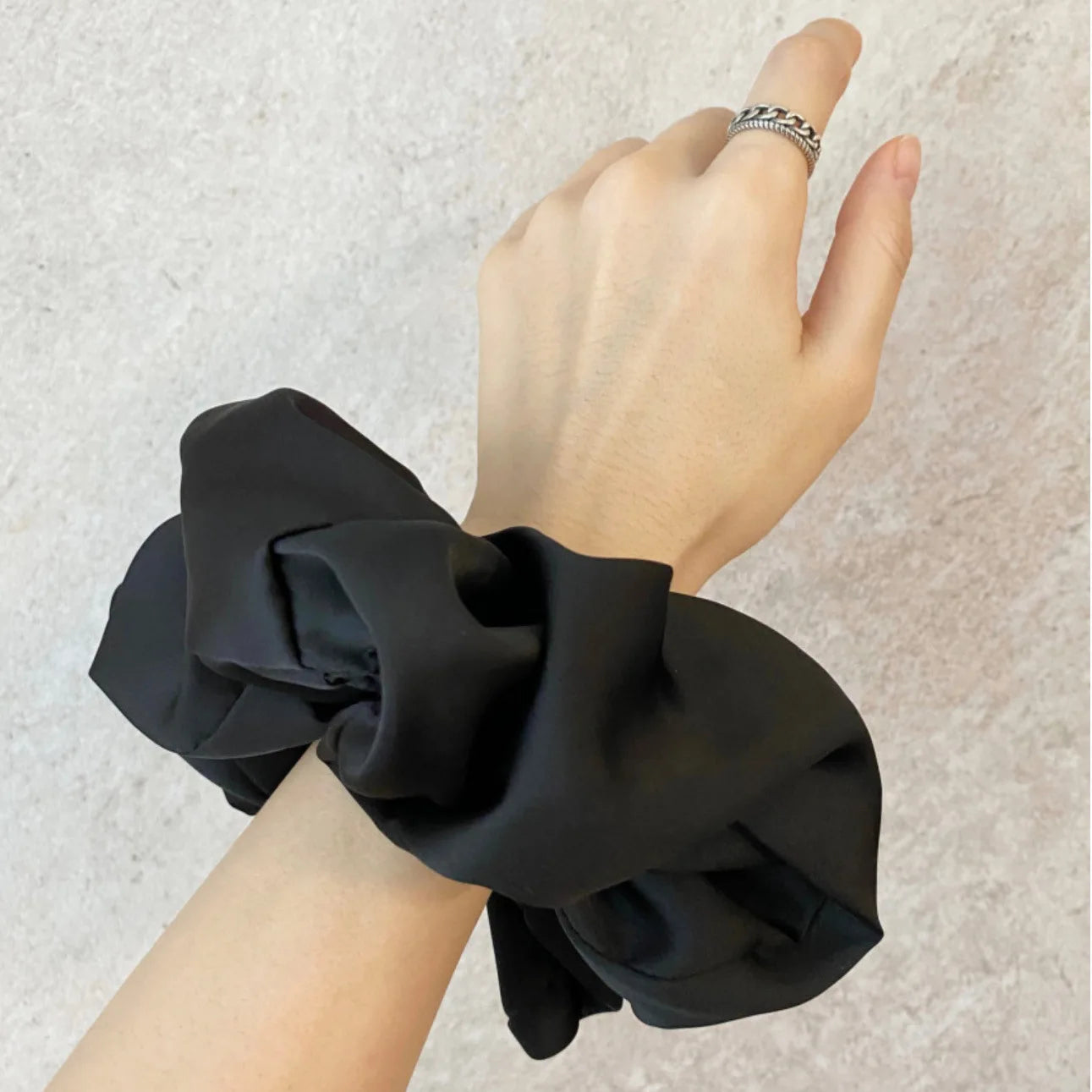 Women Soild Color Oversized Satin Scrunchies Fashion Elastic Hair Ties Ponytail Holder Satin Scrunchie Hair Accessories