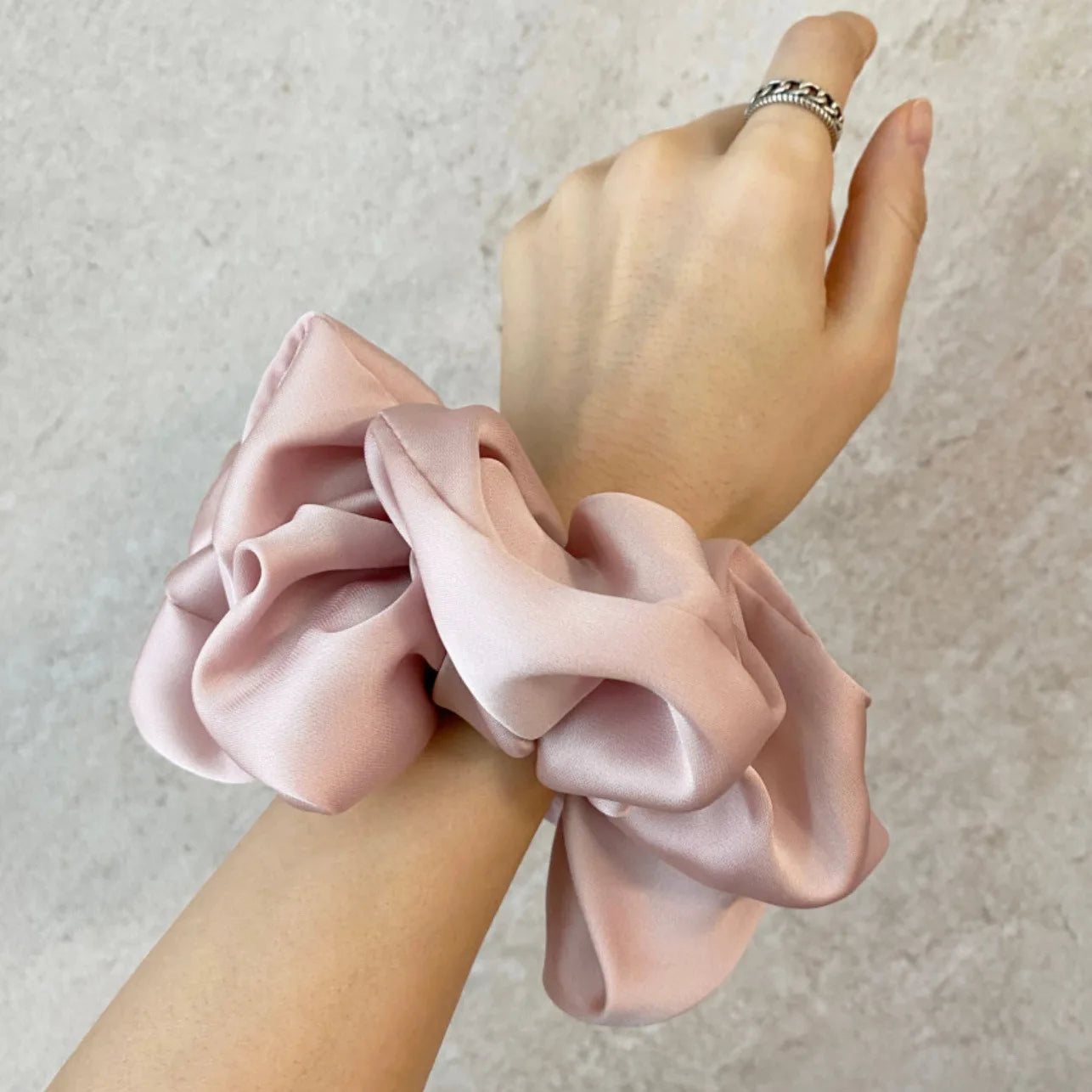 Women Soild Color Oversized Satin Scrunchies Fashion Elastic Hair Ties Ponytail Holder Satin Scrunchie Hair Accessories